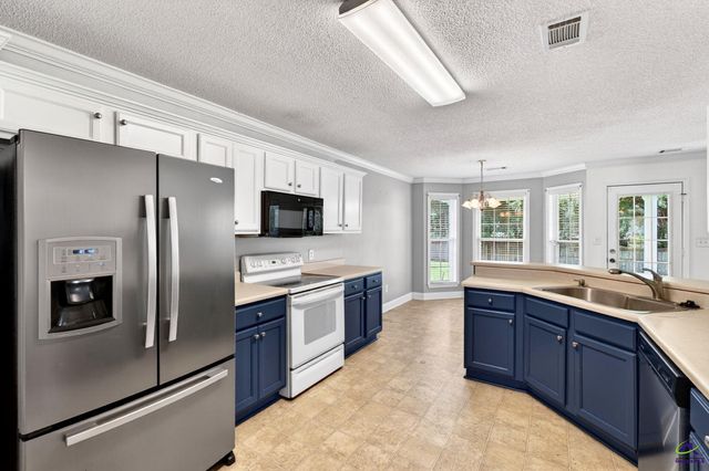 226 Spring Chase Circle, Kathleen, GA 31047