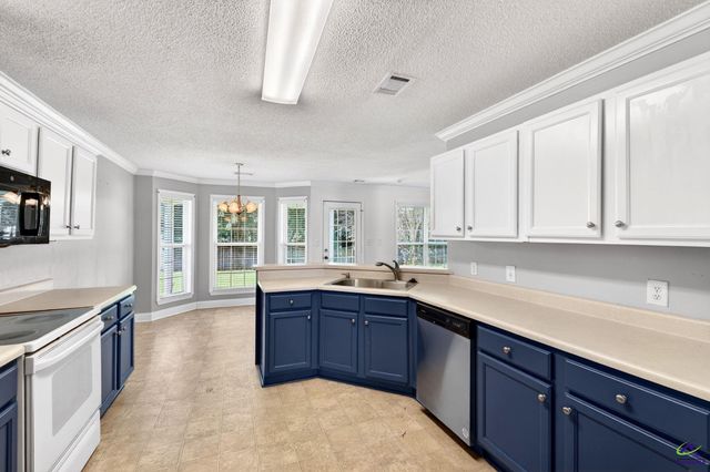 226 Spring Chase Circle, Kathleen, GA 31047
