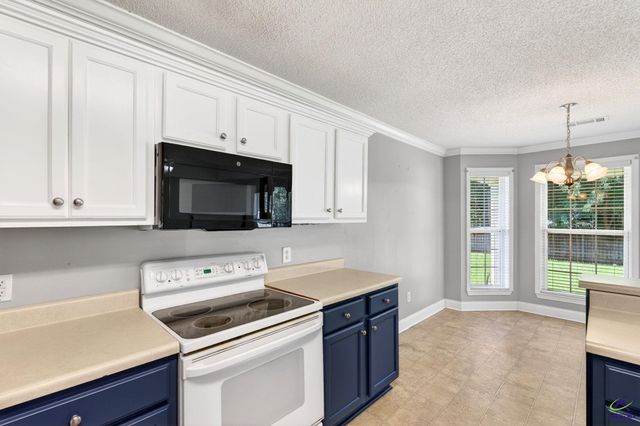 226 Spring Chase Circle, Kathleen, GA 31047