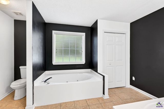 226 Spring Chase Circle, Kathleen, GA 31047