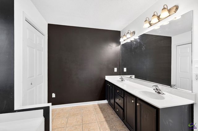 226 Spring Chase Circle, Kathleen, GA 31047