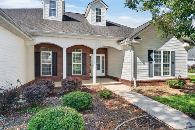 226 Spring Chase Circle, Kathleen, GA 31047