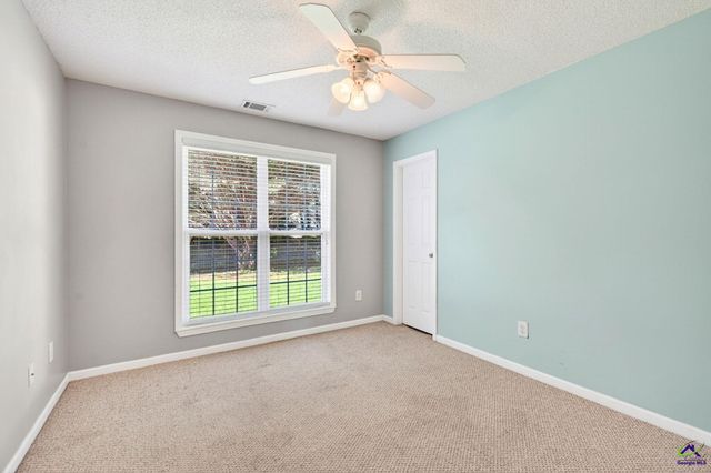 226 Spring Chase Circle, Kathleen, GA 31047
