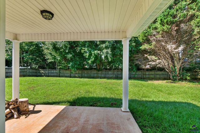 226 Spring Chase Circle, Kathleen, GA 31047