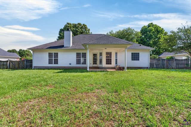 226 Spring Chase Circle, Kathleen, GA 31047