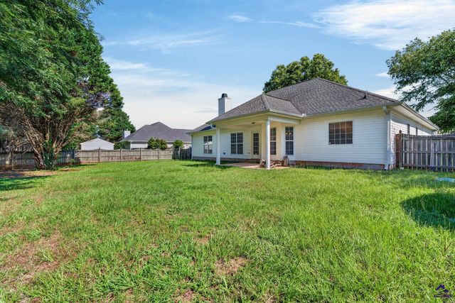 226 Spring Chase Circle, Kathleen, GA 31047