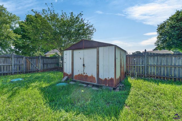 226 Spring Chase Circle, Kathleen, GA 31047
