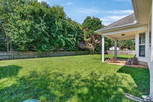 226 Spring Chase Circle, Kathleen, GA 31047