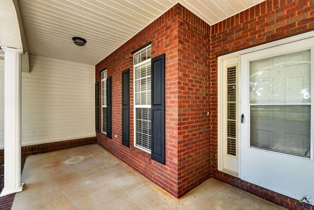 226 Spring Chase Circle, Kathleen, GA 31047