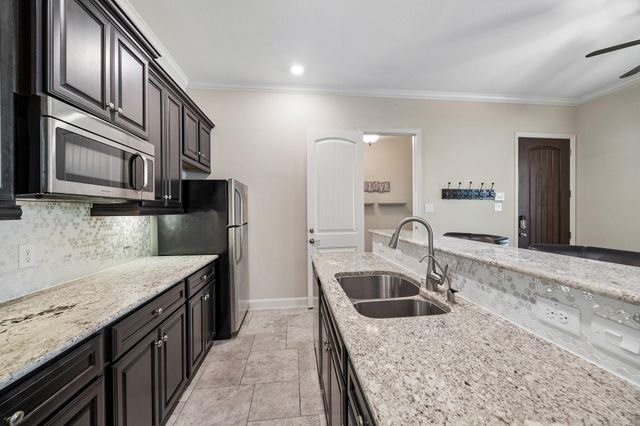 2202 Meadow Wind Drive, Pearland, TX 77089