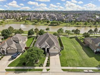 2202 Meadow Wind Drive, Pearland, TX 77089