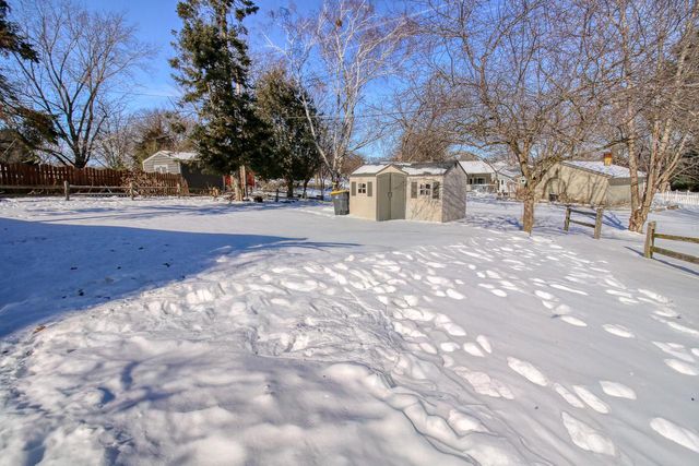 1016 W Glenn DRIVE, Waukesha, WI 53188