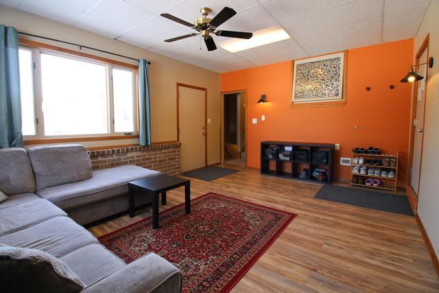 1016 W Glenn DRIVE, Waukesha, WI 53188