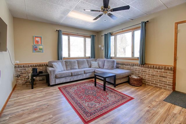 1016 W Glenn DRIVE, Waukesha, WI 53188