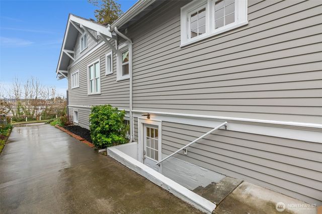 2629 Boyer Avenue E, Seattle, WA 98102