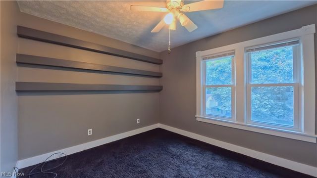 326 E Wilson Avenue, Girard, OH 44420
