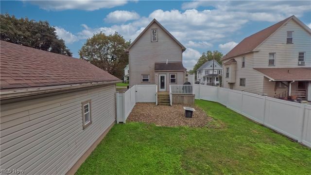 326 E Wilson Avenue, Girard, OH 44420