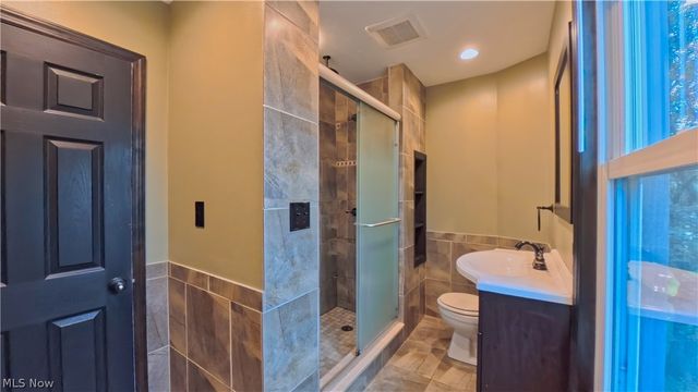 326 E Wilson Avenue, Girard, OH 44420