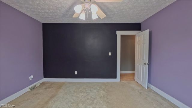 326 E Wilson Avenue, Girard, OH 44420