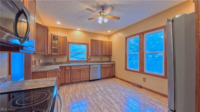 326 E Wilson Avenue, Girard, OH 44420