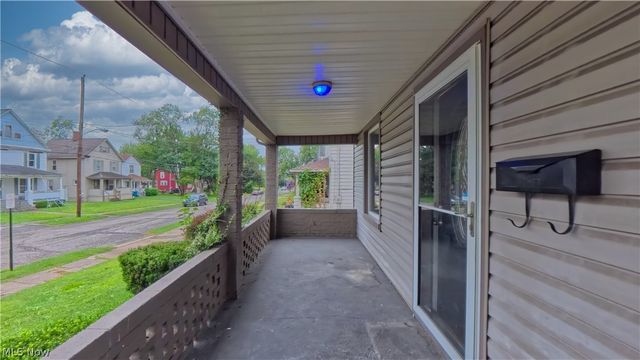 326 E Wilson Avenue, Girard, OH 44420