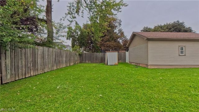 326 E Wilson Avenue, Girard, OH 44420