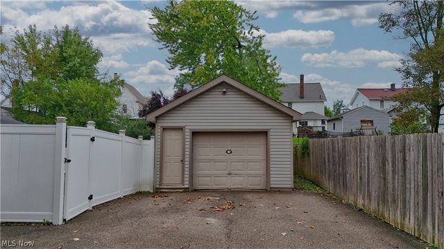 326 E Wilson Avenue, Girard, OH 44420