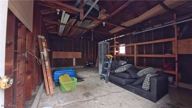 326 E Wilson Avenue, Girard, OH 44420