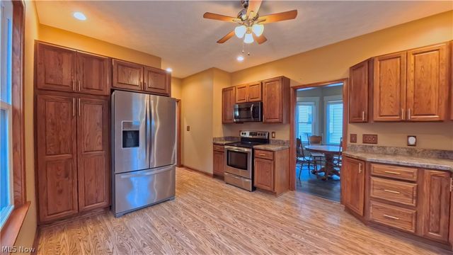 326 E Wilson Avenue, Girard, OH 44420