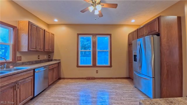 326 E Wilson Avenue, Girard, OH 44420