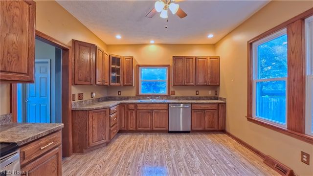326 E Wilson Avenue, Girard, OH 44420