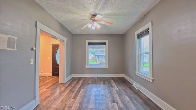326 E Wilson Avenue, Girard, OH 44420