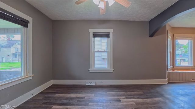 326 E Wilson Avenue, Girard, OH 44420