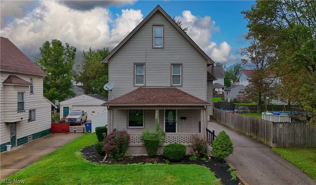 326 E Wilson Avenue, Girard, OH 44420
