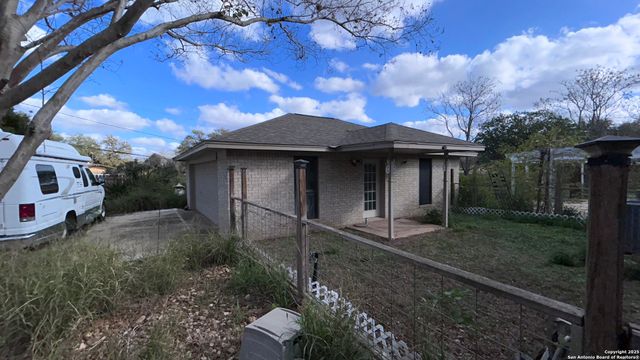 1320 Continental, Pleasanton, TX 78064