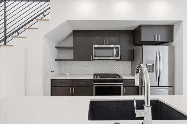 2002 E 7th ST 227, Austin, TX 78702