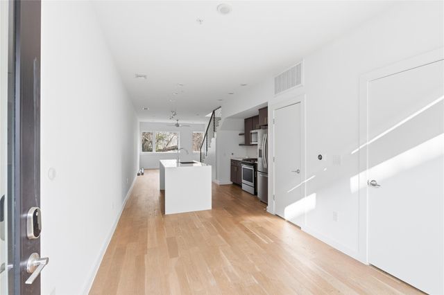 2002 E 7th ST 227, Austin, TX 78702