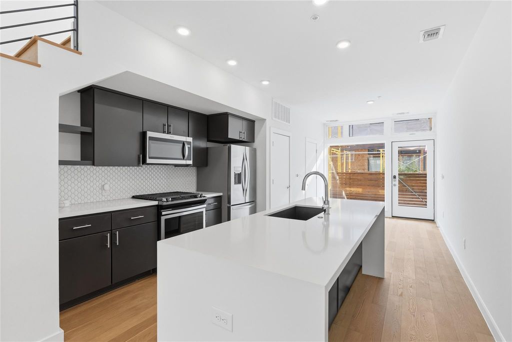 2002 E 7th ST 227, Austin, TX 78702