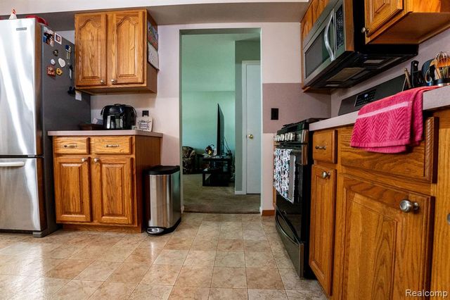 4190 Charter Oak Drive, Flint, MI 48507