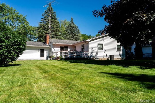 4190 Charter Oak Drive, Flint, MI 48507