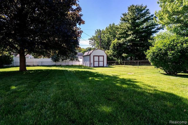 4190 Charter Oak Drive, Flint, MI 48507
