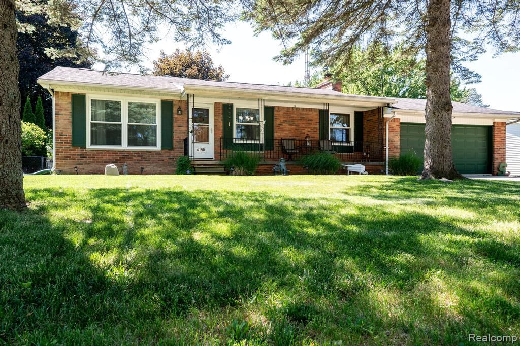 4190 Charter Oak Drive, Flint, MI 48507