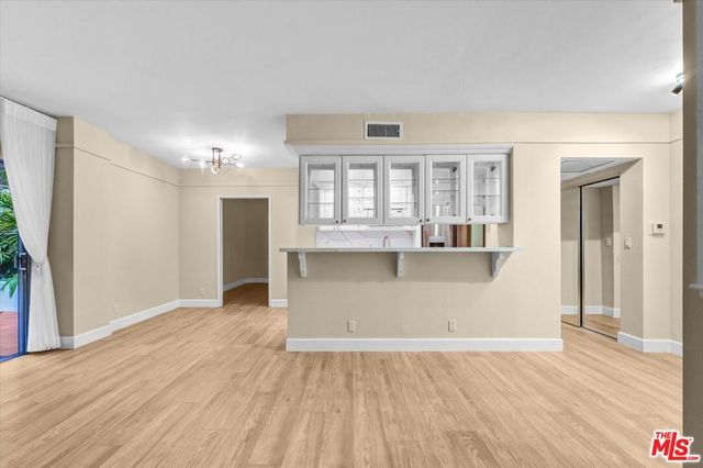 1131 Alta Loma Road 119, West Hollywood, CA 90069