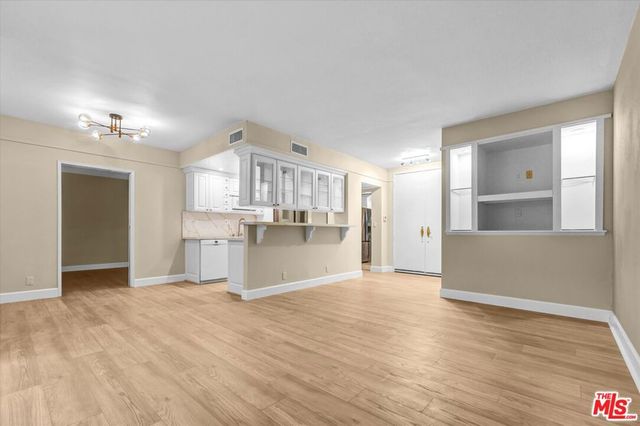 1131 Alta Loma Road 119, West Hollywood, CA 90069