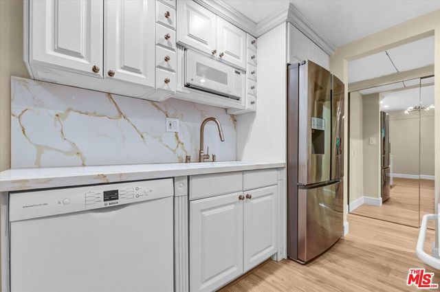 1131 Alta Loma Road 119, West Hollywood, CA 90069