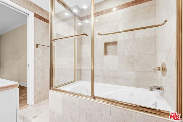 1131 Alta Loma Road 119, West Hollywood, CA 90069