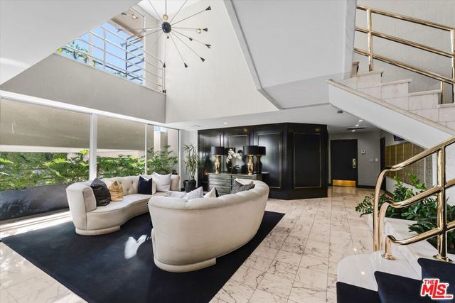 1131 Alta Loma Road 119, West Hollywood, CA 90069