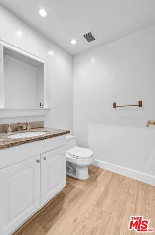 1131 Alta Loma Road 119, West Hollywood, CA 90069