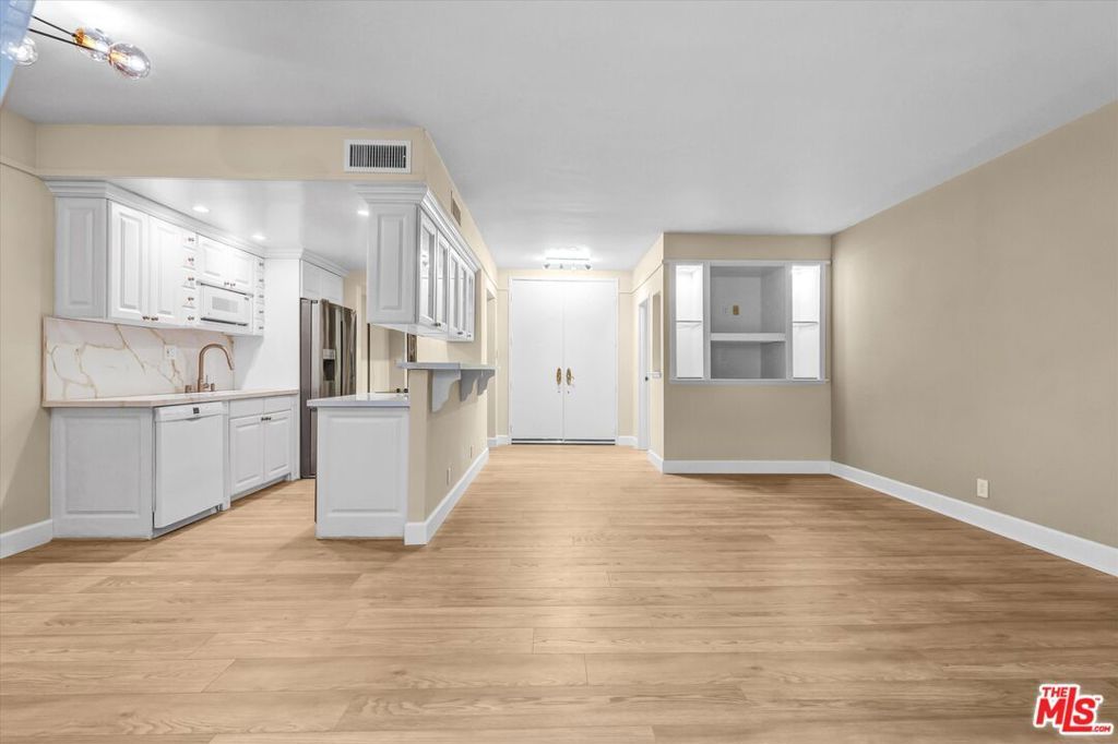 1131 Alta Loma Road 119, West Hollywood, CA 90069