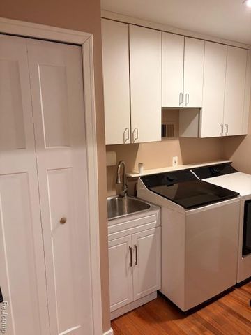 5541 Walnut Circle W Circle, West Bloomfield, MI 48322